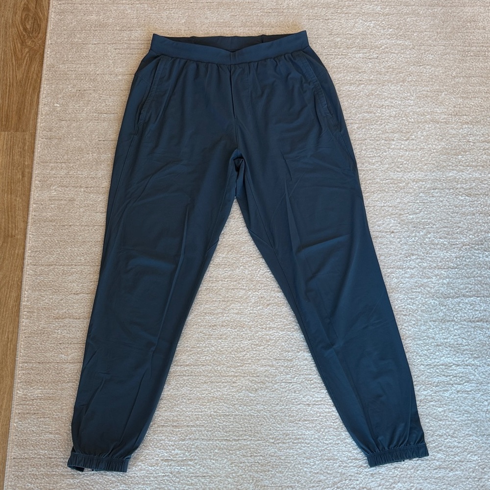 Men’s navy blue Lululemon lightweight jogger sweatpants size M great condition!